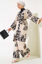 Stilvolles Kimono-Dreiteiler