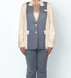 Weißer Blazer mit Denim-Details