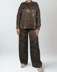 Eleganter Zweiteiler in Braun mit Marmor-Muster