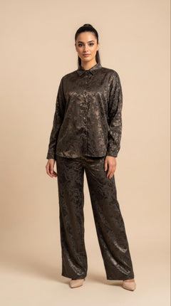 Elegant two-piece set in brown with marble pattern