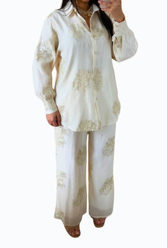 Eleganter Zweiteiler mit glänzenden Details