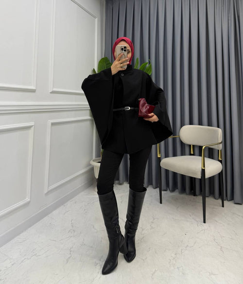 Yara Jacke mit Gürtel in Schwarz