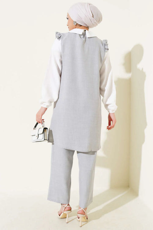 Elegant two-piece suit with jewel decoration