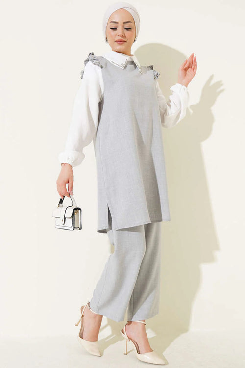 Elegant two-piece suit with jewel decoration