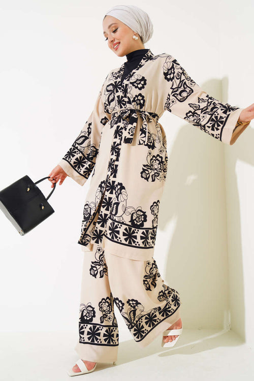 Stilvolles Kimono-Dreiteiler