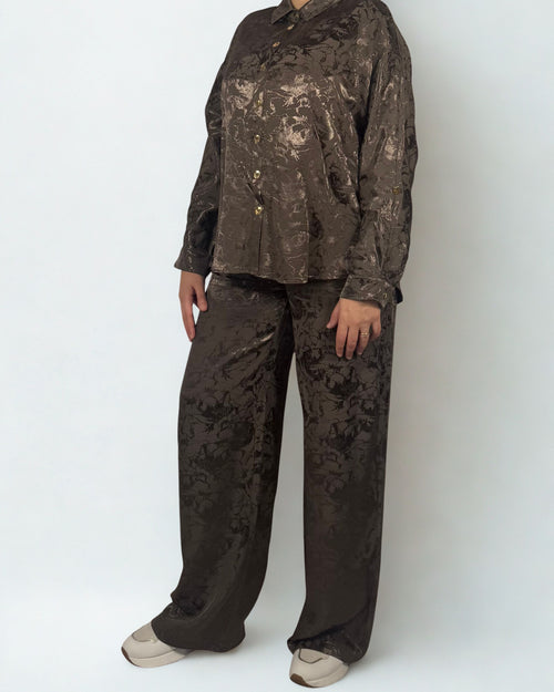 Eleganter Zweiteiler in Braun mit Marmor-Muster