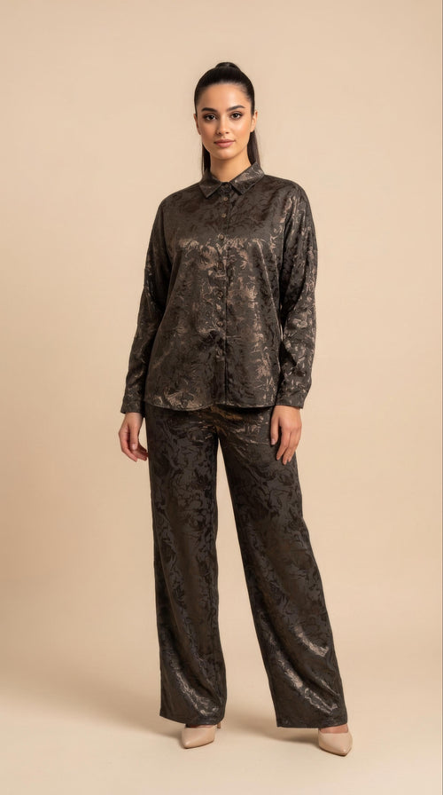 Elegant two-piece set in brown with marble pattern