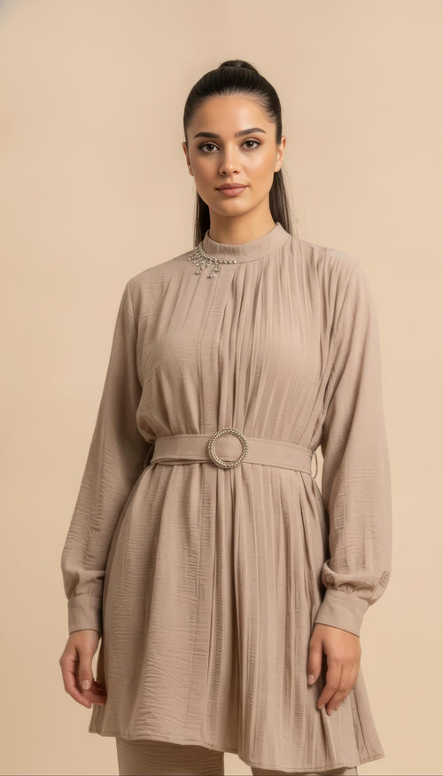 Elegant two-piece suit with decorative belt