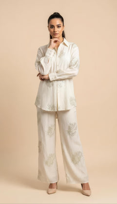 Elegante set con dettagli brillanti