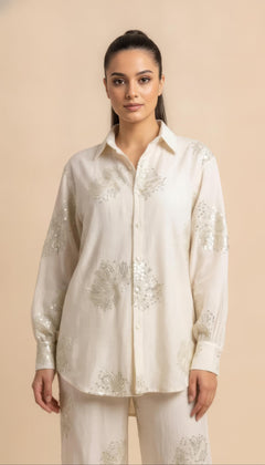 Elegante set con dettagli brillanti
