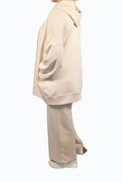 Comfortable two-piece with zip closure