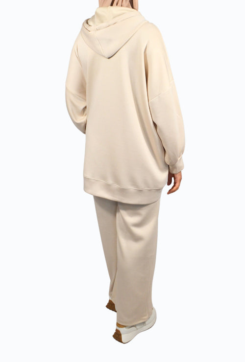 Comfortable two-piece with zip closure