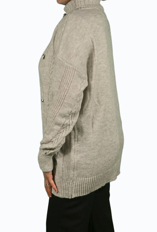 Maglione con bottoni dorati