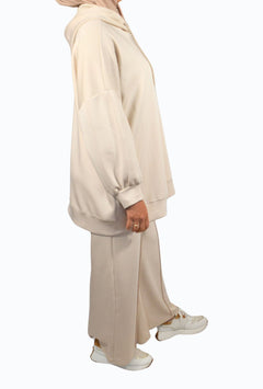 Comfortable two-piece with zip closure