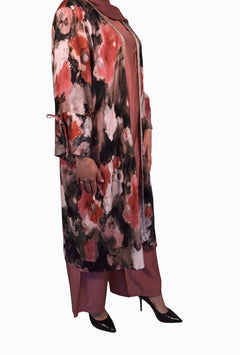 Elegant kimono set with floral pattern