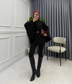 Yara Jacke mit Gürtel in Schwarz